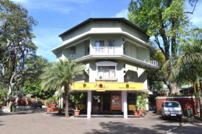  Jaffer Bhai's Brickland Hotel  Панчгани